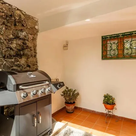 Casa, Spiaggia E Giardino: “la Rana E Il Gigante” *